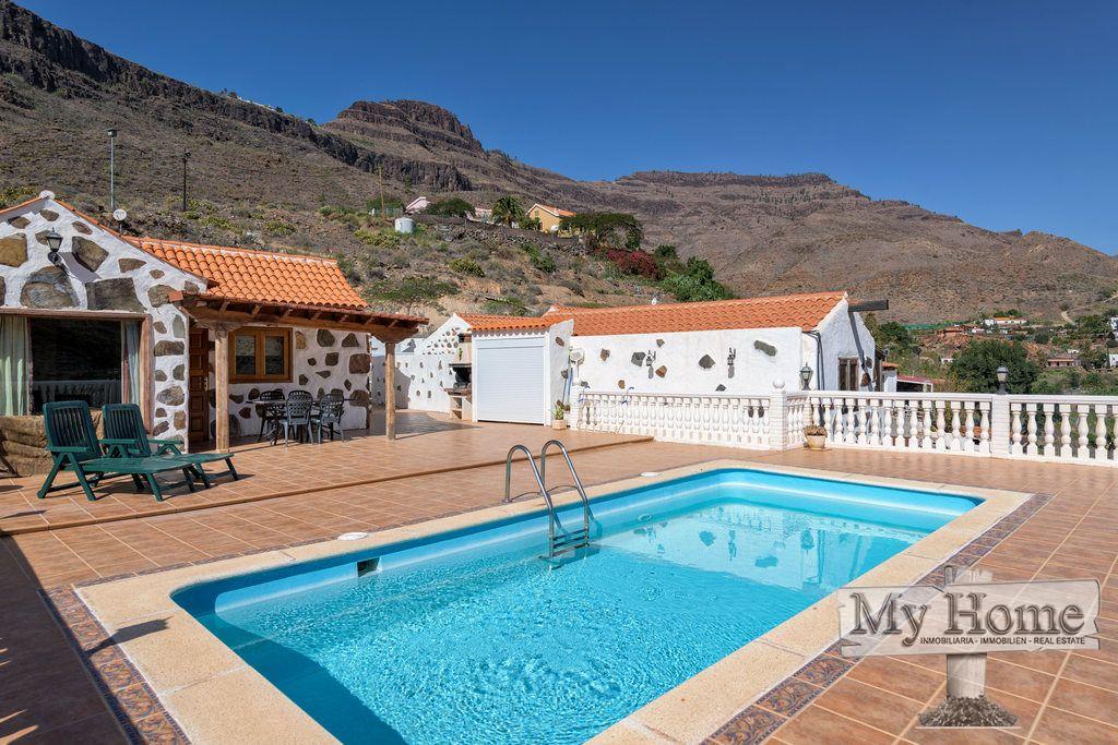 Finca with private pool in Ayagaures