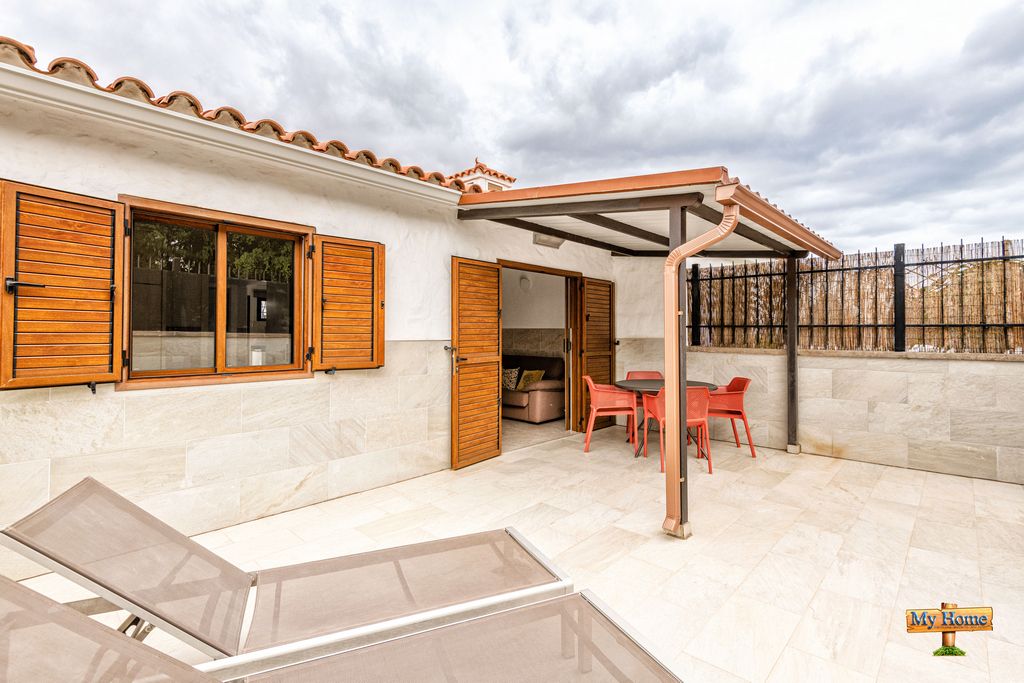 Dreamlike Bungalow with direct street entrance 