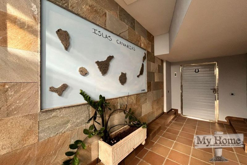 Private villa with a swimming pool and hot tub in Arguineguín