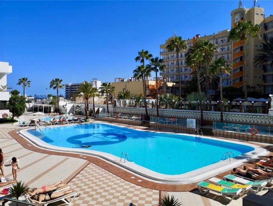 011660 Attic with private rooftop solarium Real Estate My Home