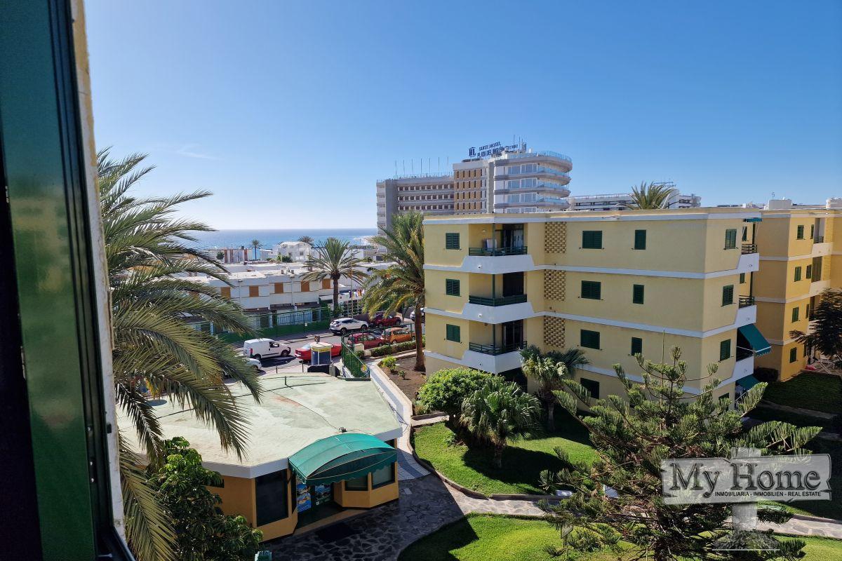 Top floor apartment with sea views in second line of Playa del Inglés beach