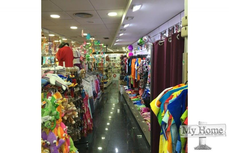 Se alquila amplio local en centro comercial céntrico de Playa del Inglés