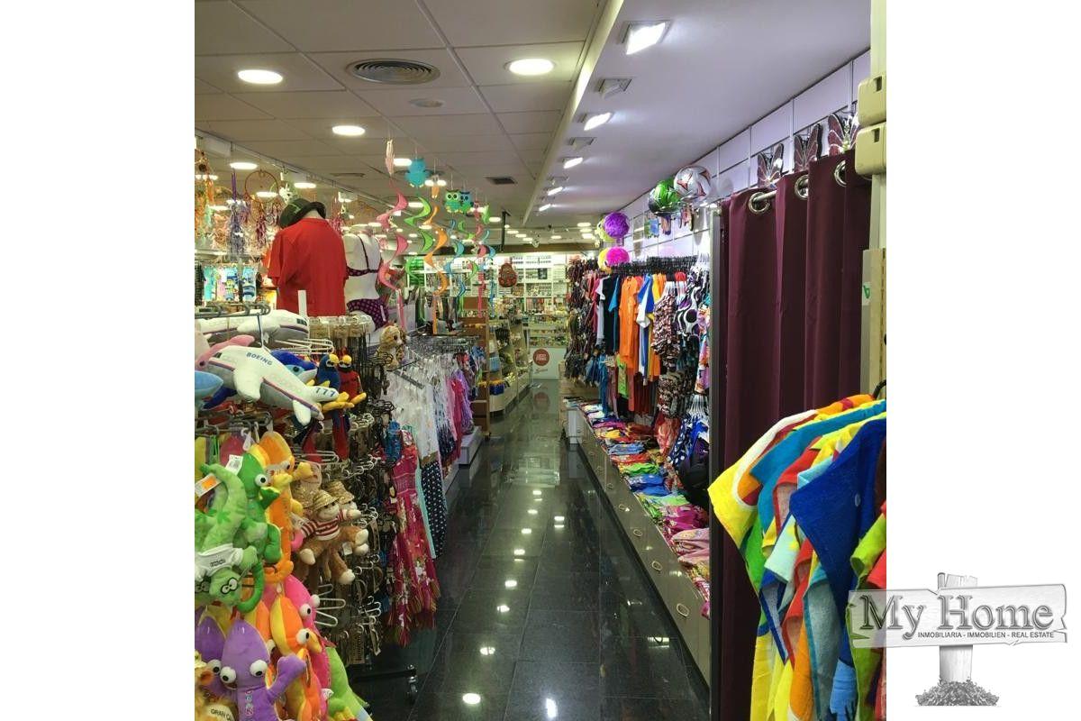 Se alquila amplio local en centro comercial céntrico de Playa del Inglés