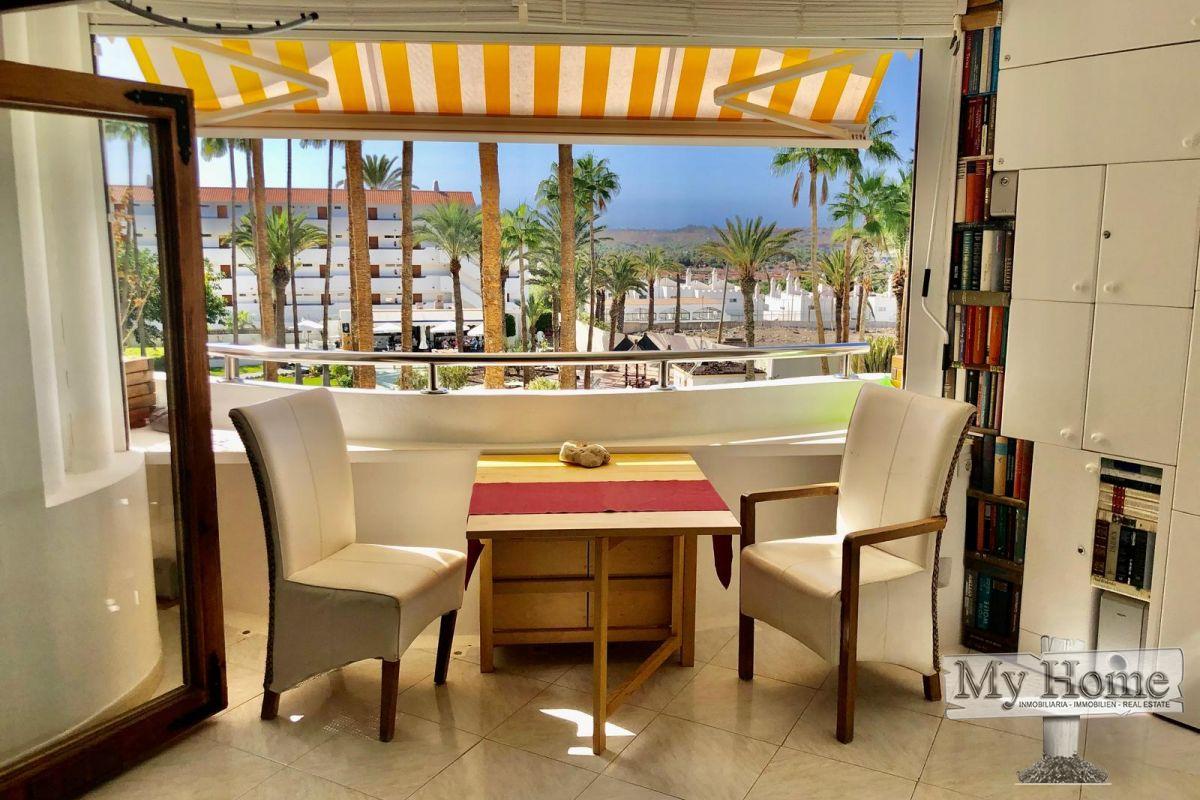 Apartment with a terrace and views in an exclusive complex with swimming pools in Maspalomas
