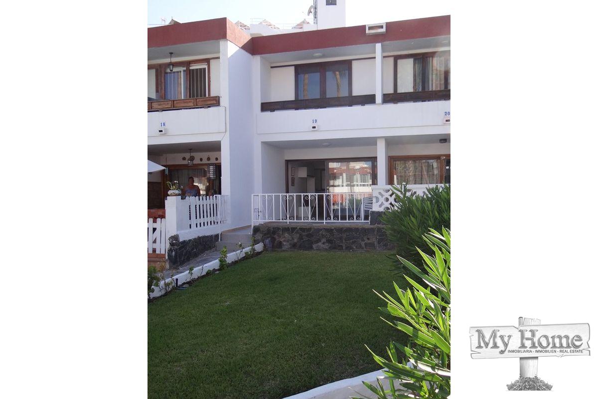 Bungalow estilo dúplex reformado de dos dormitorios en segunda línea de Playa del Inglés